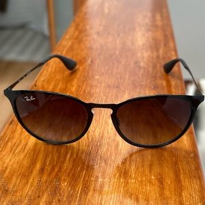 RAY BAN sunglasses. Black frame with black lenses. Erika style